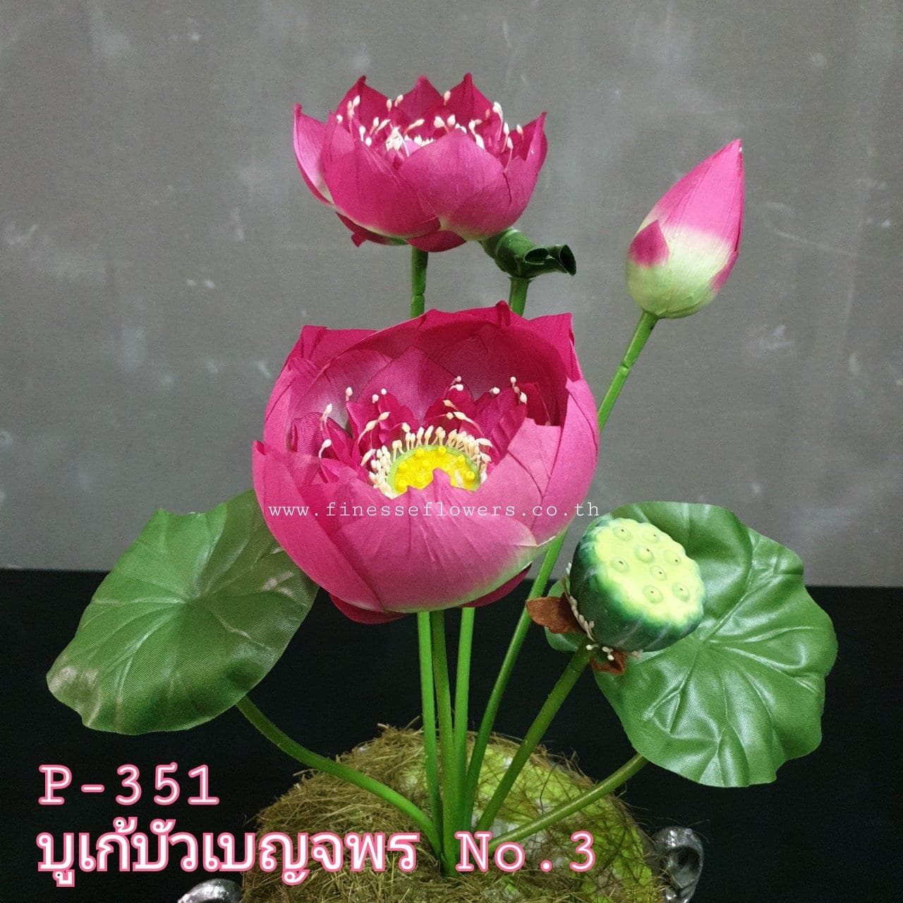 บูเก้บัวเบญจพร No.3 (P-351), บูเก้บัว — ฟอร์มเปิดและกลีบนุ่ม ให้จังหวะนิ่งและสมดุล
