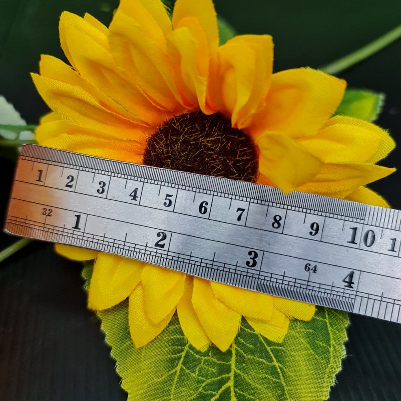 ทานตะวัน 3ดอก (LV7), Sunflower (3 blooms) — a wide head on a long stem, set to brighten the composition.